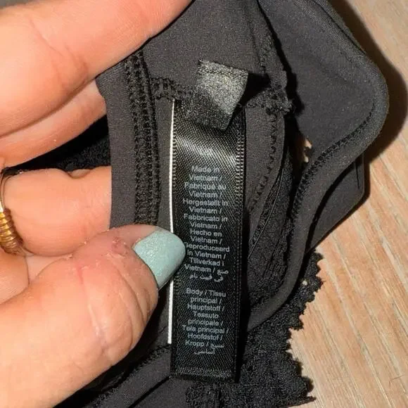 SKIMS Fits Everybody Lace scoop Bralette in the color Onyx size large - Picture 9 of 9